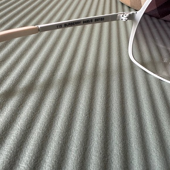 Burberry Sunglasses with Case - RARE VINTAGE - Picture 9 of 13